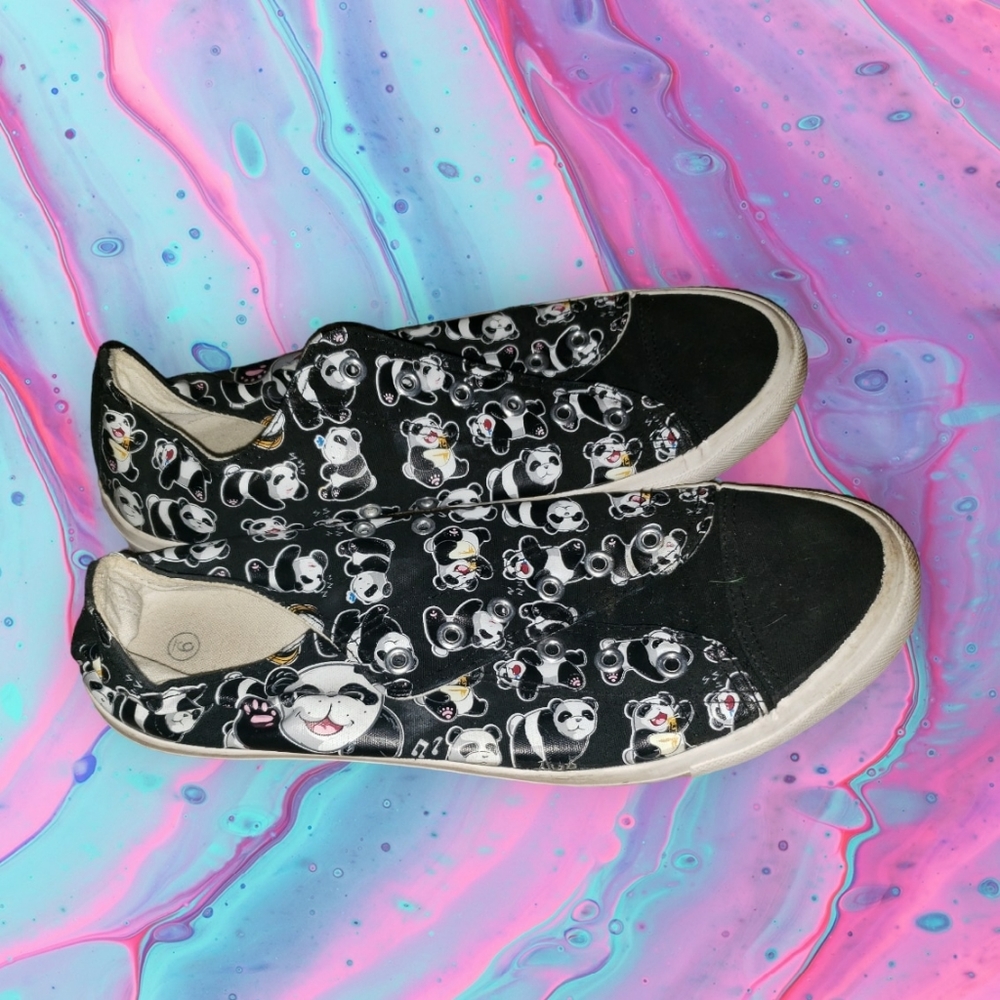 FAIR CONDITION Ladies size 9 panda sneakers